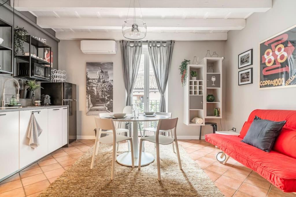 L'Atelier Del Centro: Tra Design, Storia E Fascino Lejlighed Brescia Eksteriør billede